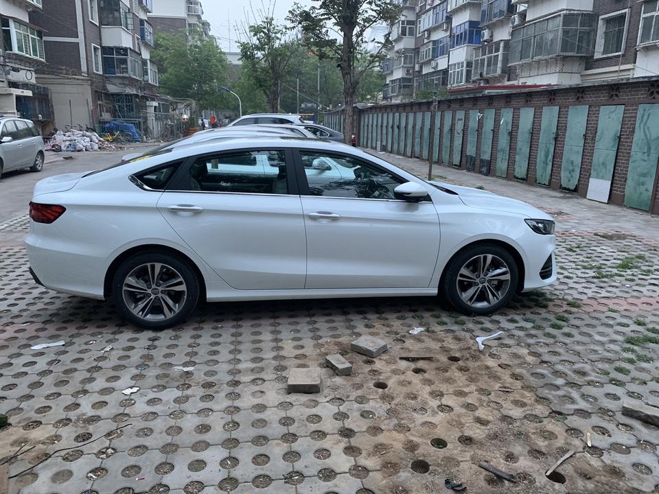 缤瑞-刚提车3天，跑了300公里，今天去景区，走着走着机油压力灯亮了，红色滴壶，刹车踩不动，方向盘也转不动，差点撞了，重启了两次好了，这个正常吗
