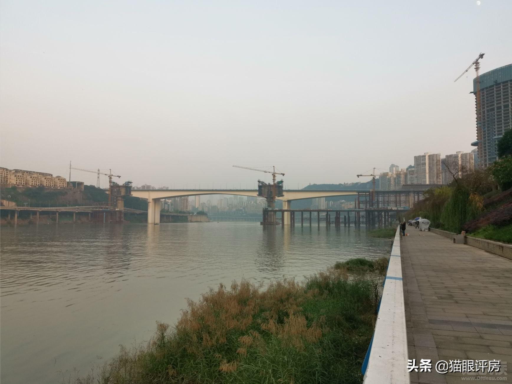 它位于嘉华大桥上游约100米处,是轨道9号线跨越嘉陵江的关键控制工程.