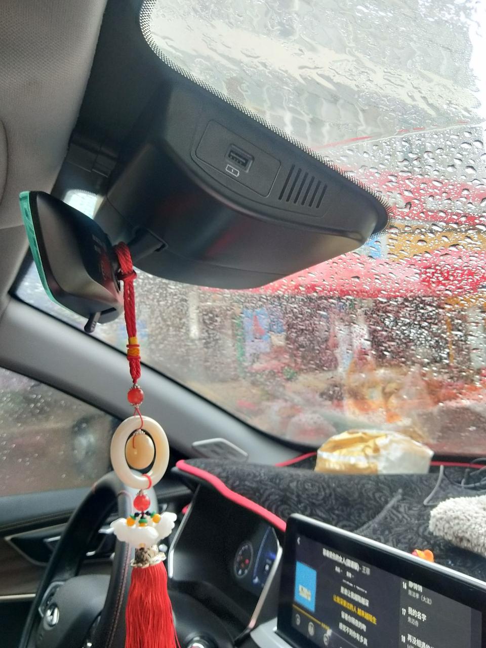 瑞虎8-这个盒子是干嘛用的 车内一个USB接口 车外有一个摄像头和雨刮感应探头   麻烦了解的朋友告知小弟我一下  谢谢☺☺☺