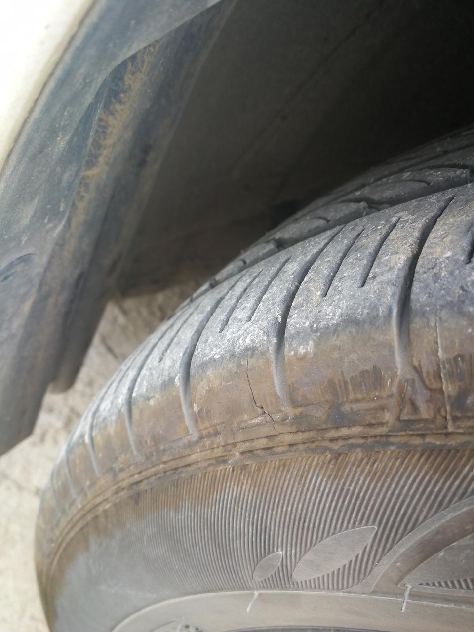 yaris l 致炫-这样子的前车轮胎，出现裂纹了，能不能修补下用 上高速