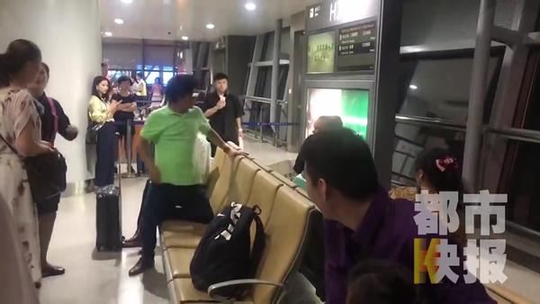 黄铮机场打骂小孩：双簧管演奏家机场辱骂小孩，被处行政拘留15日