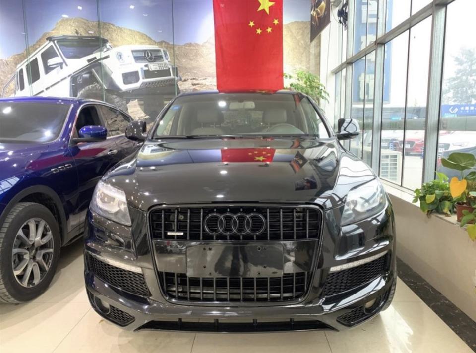 奥迪q7-07款q7跑了十五公里报价十三万八还能买吗？下图是一家车行拍的照片