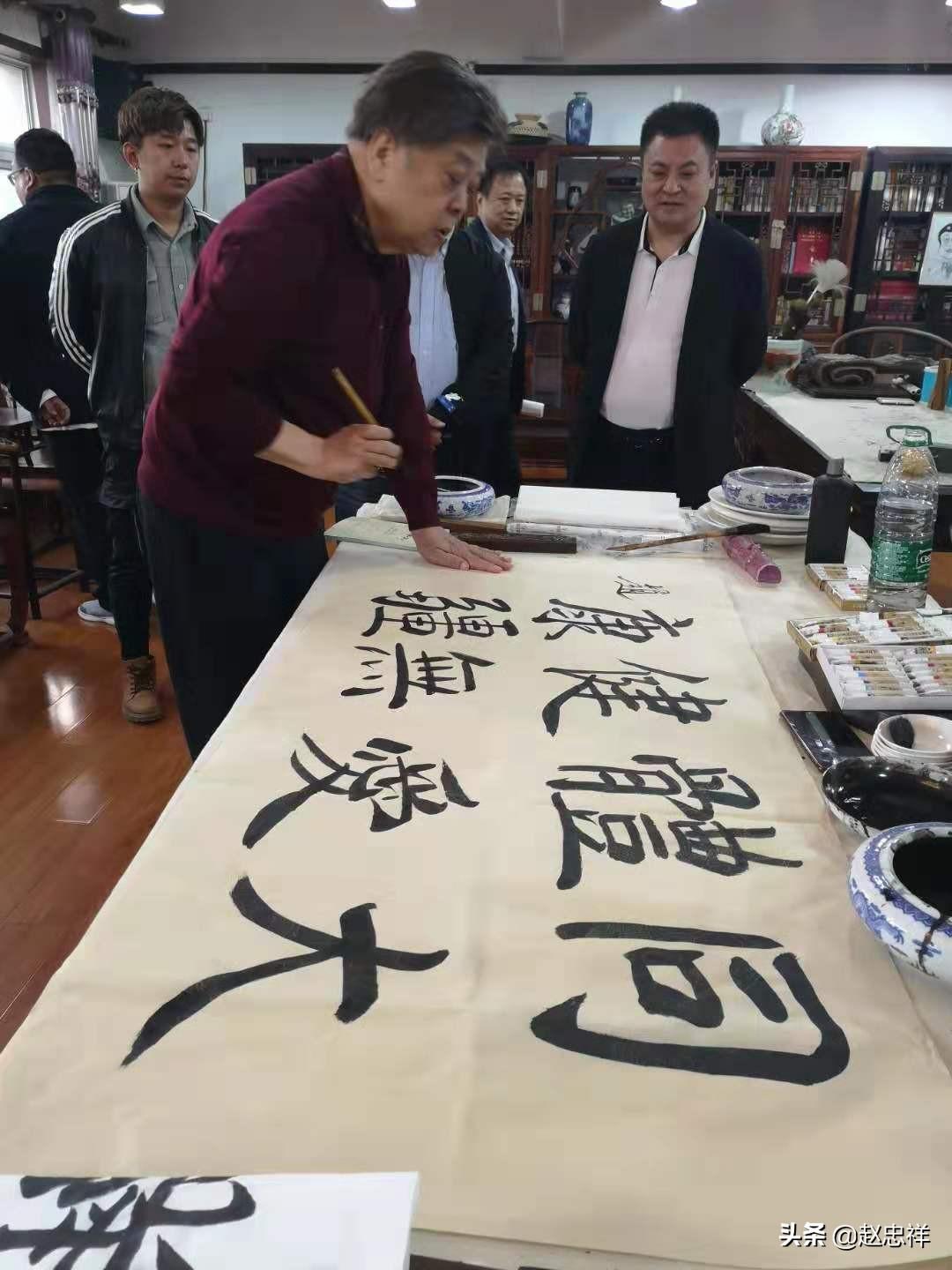 赵忠祥回应书法一字千元：写字没招惹谁