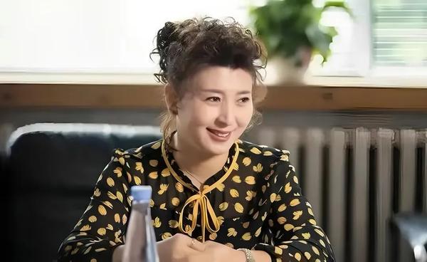 冯巩的现任妻子是闫学晶吗（冯巩的现任妻子是闫学晶吗视频）