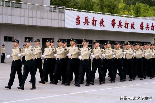 在校大学生千万别去当兵(在读大学生去当兵)
