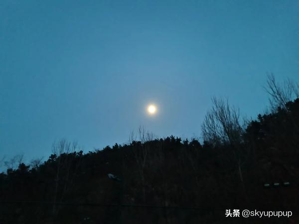 看那月亮爬上来 民歌（看月亮爬上来歌名）