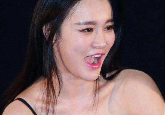 邹市明老婆跳舞