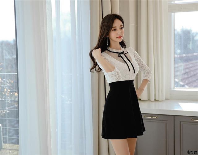 孙允珠：巴比伦圆环锁领浮雕白雪衣裙