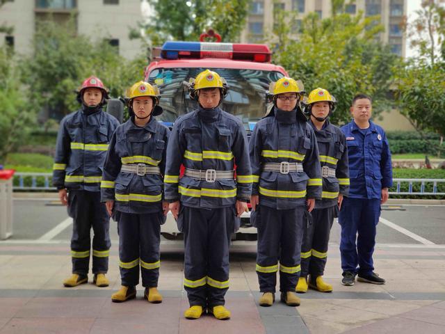 嘉定新城陆家社区开展消防安全器械实战演练活动