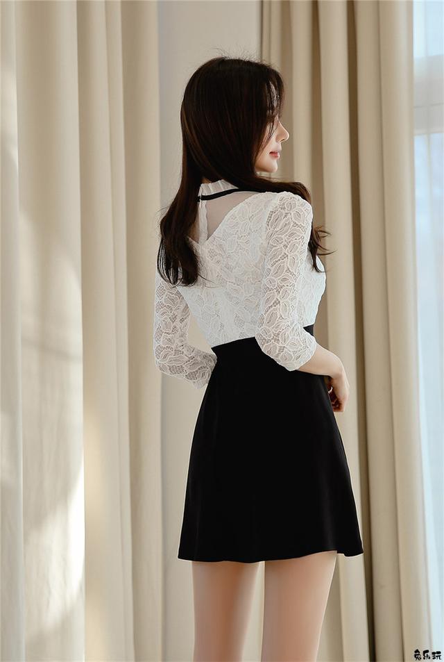 孙允珠：巴比伦圆环锁领浮雕白雪衣裙