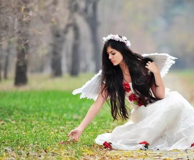 图片[1]-What Do Angels Look Like?  天使是什么样子？-笑傲英语网