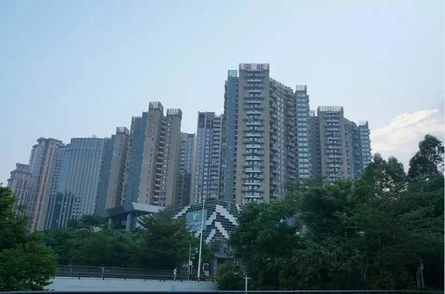 深圳湾入门级小户型，首付200万，入住富人区