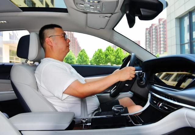 威锋气场，行云座舱，全新传祺GA8驾享豪华新体验