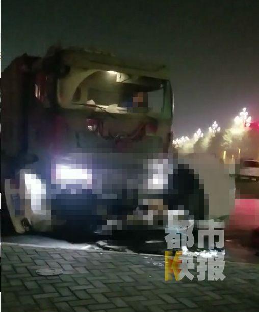 西安临潼区发生一起交通事故，4人死亡