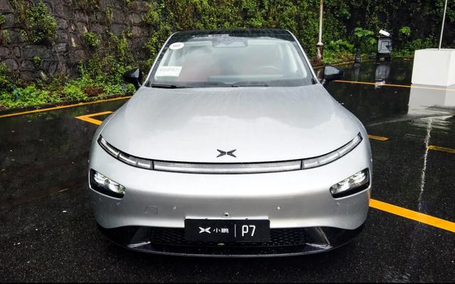 终于，特斯拉迎来了真正的对手——试驾小鹏P7