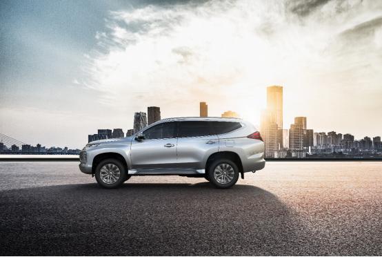 配3.0+V6引擎，全系四驱，2020款帕杰罗·劲畅售28.98万起