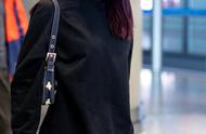 Group plan: Meng Meiqi goes to Milan to see beautiful airport showing a body completely black Look c