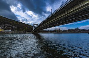 Have a good swim on You Lun blue Danube