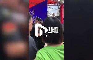 Eyewitness recollects Ren Dahua to be assassinated: Do violence man is calm appear on the stage hand