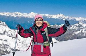 World first place ascends a Mount Everest female t