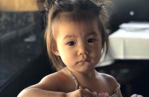 Newest bud illuminates Alaia of Chen Guanxi's daughter wear the broken beautiful garment that join