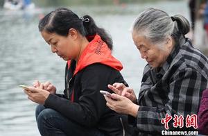 The mobile phone depends on degree of investigation: Person of close half the number thinks not to t