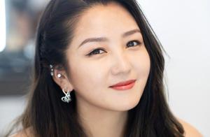 He Jie wears mountain fastness formal attire to be