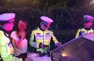 Feed drunk shrimp by fish drunk drive