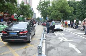 Attention! Hefei policeman is fathering check! The urban district this road everyday many 60 car is