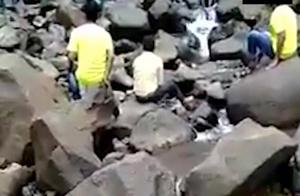 India one man pats inadvertent lose one's footing