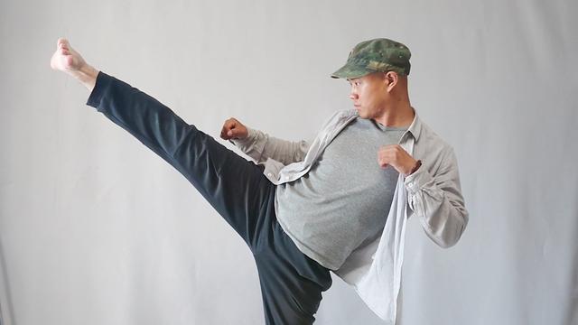怎么提高高侧踢时控腿能力