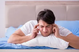入睡困难损伤健康，如何才能缓解失眠?这5个好方法，很管用