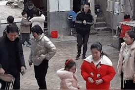 「共青团中央」“像是做了一场热闹的梦”监控中独坐小院的奶奶把全网看哭了……
