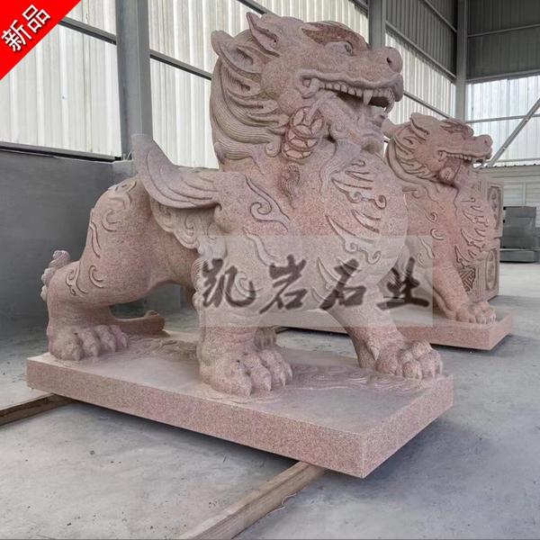 可有一天,曹德旺却亲自给自己家门口的貔貅屁股上戳了个眼儿