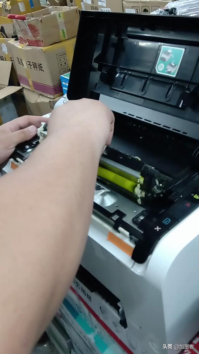 惠普打印机1025怎么加粉的