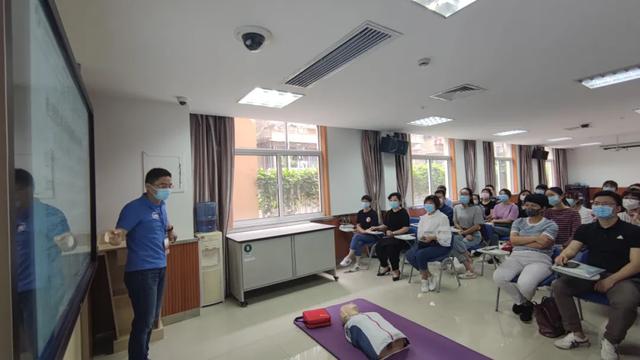 标准动作该这样！萧山区第一人民医院开展全民“心肺复苏”急救技能培