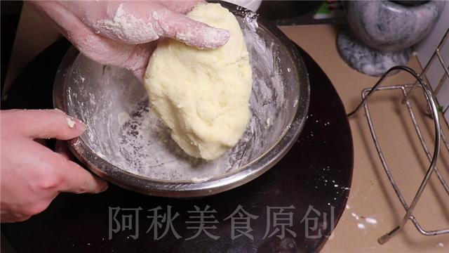 土豆新吃法，不用炒，不用煮，好吃到没朋友，很多人都没做过