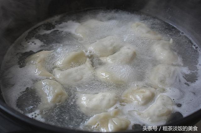 煮速冻饺子，多做这一步，怎么煮饺皮都不会破，并且味道如初