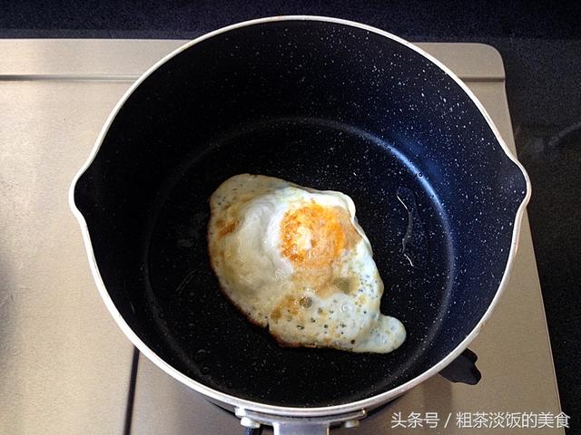 鸡蛋煎一煎煮一煮，比西红柿蛋花汤还好喝，知道的人不多，试试吧