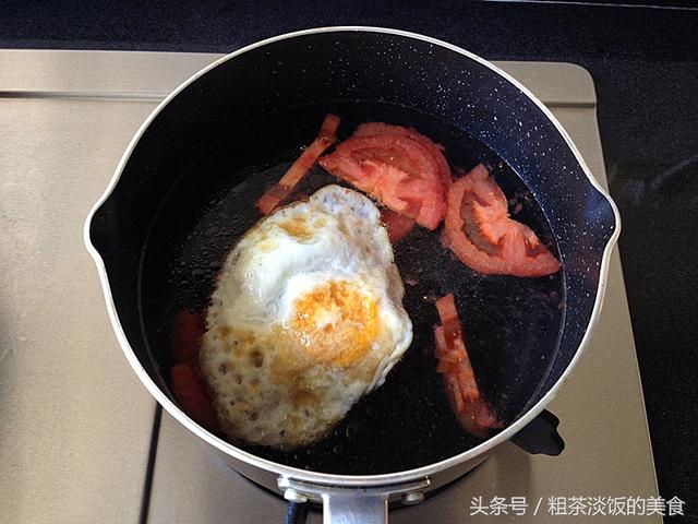 鸡蛋煎一煎煮一煮，比西红柿蛋花汤还好喝，知道的人不多，试试吧