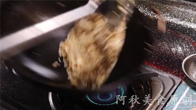 家常蛋炒饭，到底是先炒饭还是先炒蛋？这才是好吃又简单的做法