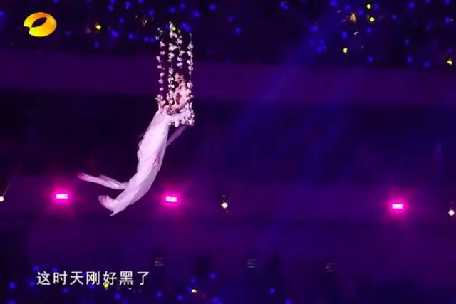 跨年晚会亮点很多，但杨幂版《野狼disco》是真辣眼…