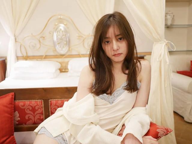 打败新垣结衣的日本神颜美少女，这大长腿有内味儿了…