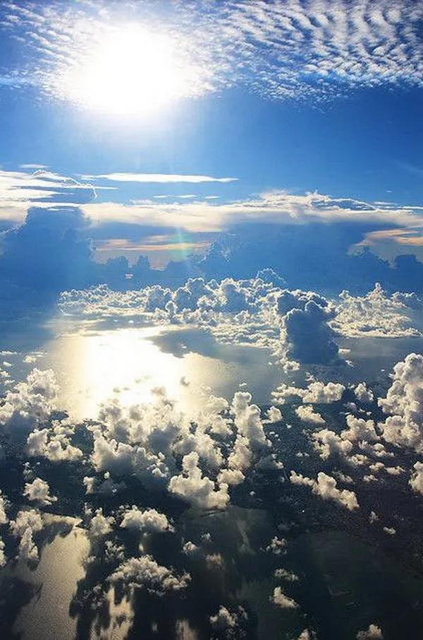 高空拍摄五彩云