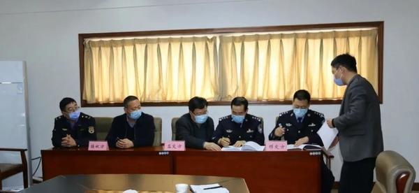 漯河：漯河：城市乱停车要罚款，“交警”权力移交“城管”!