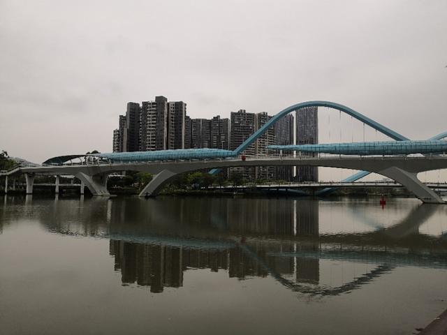 一带比较多高楼大厦其他地方都在疯狂建设中,譬如南沙湾,横沥灵山岛