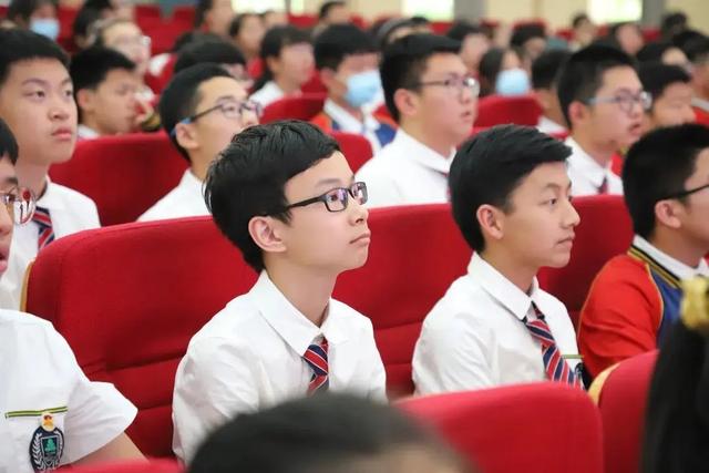 树兰援鄂英雄受邀杭州二中白马湖学校讲座，全程响起三十多次掌声