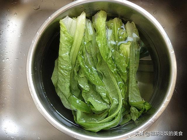 这菜扔掉真可惜，这样做鲜香可口都爱吃，上桌就被抢光简单又下饭