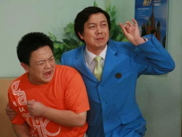 学校老师很多都是用上海话讲课的,那时候电视里天天放着《开心公寓》