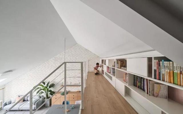 这一家人花费一年半,硬是将阁楼改成了小豪宅